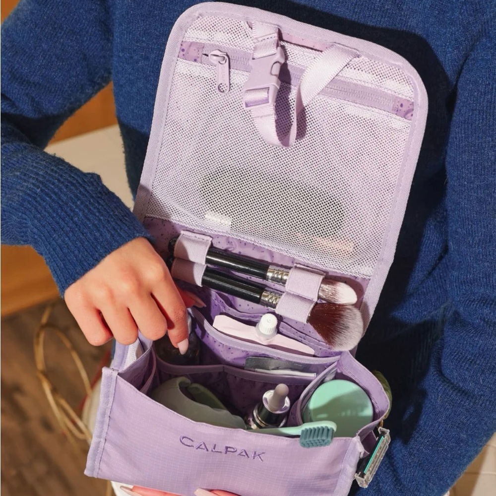 Terra Hanging Toiletry Bag in Amethyst
